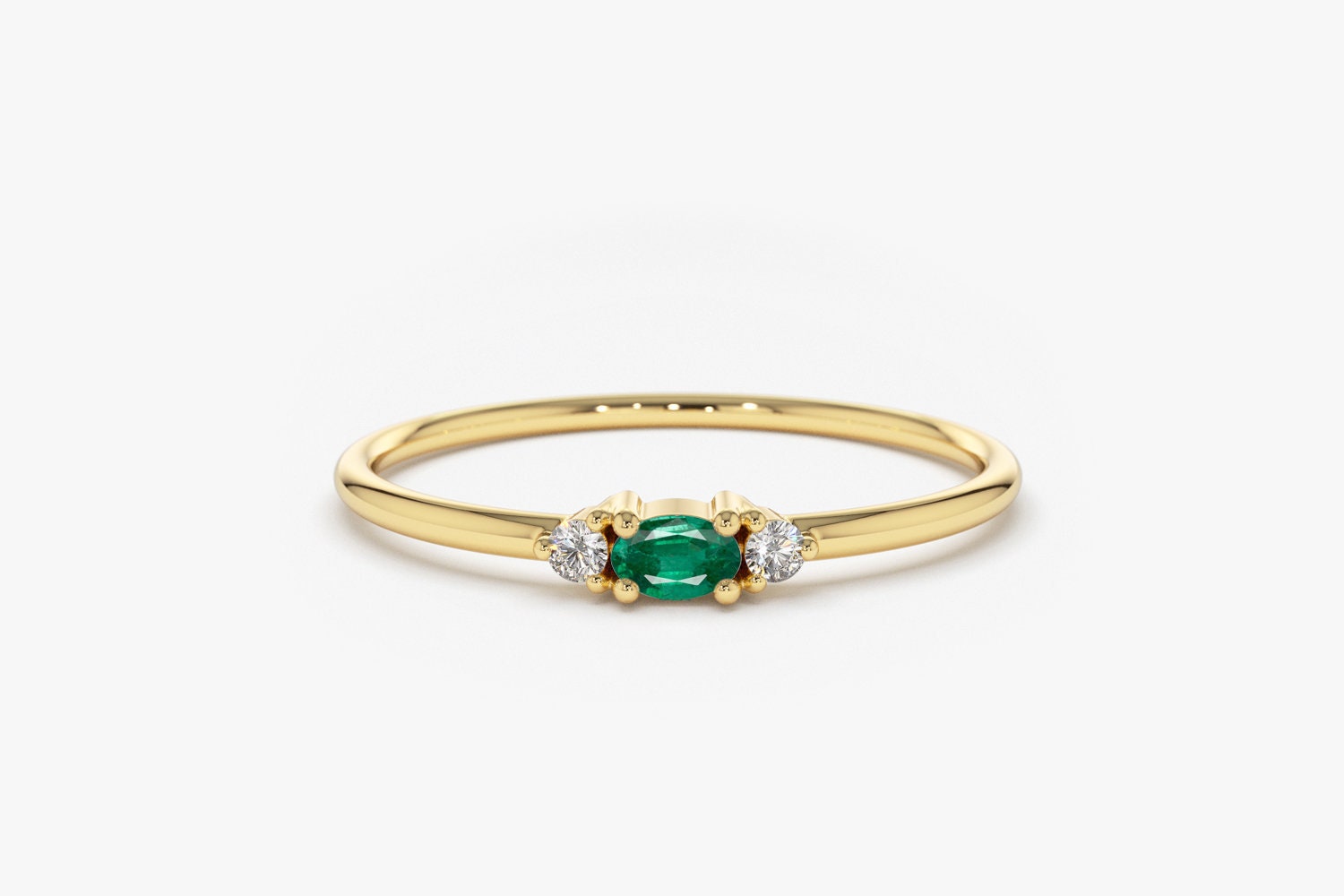 Smaragd Ring/Oval 14K Gold Cut Mit Umlaufenden Rund Diamanten von FerkosFineJewelry