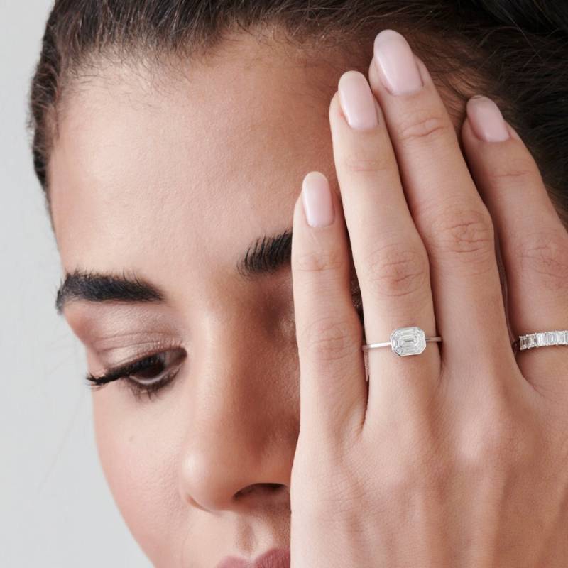 Verlobungsring/14K Gold Illusion Setting Smaragd Schnitt Ost West Tortenschliff Lünette Solitär F Farbe Vvs Klarheit 1.25Ctw Look von FerkosFineJewelry