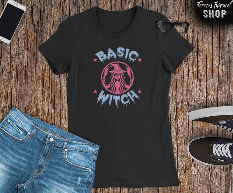 Basic Hexe-Halloween-Shirt Schwarzes T-Shirt, Rosa Design von FermosApparelShop