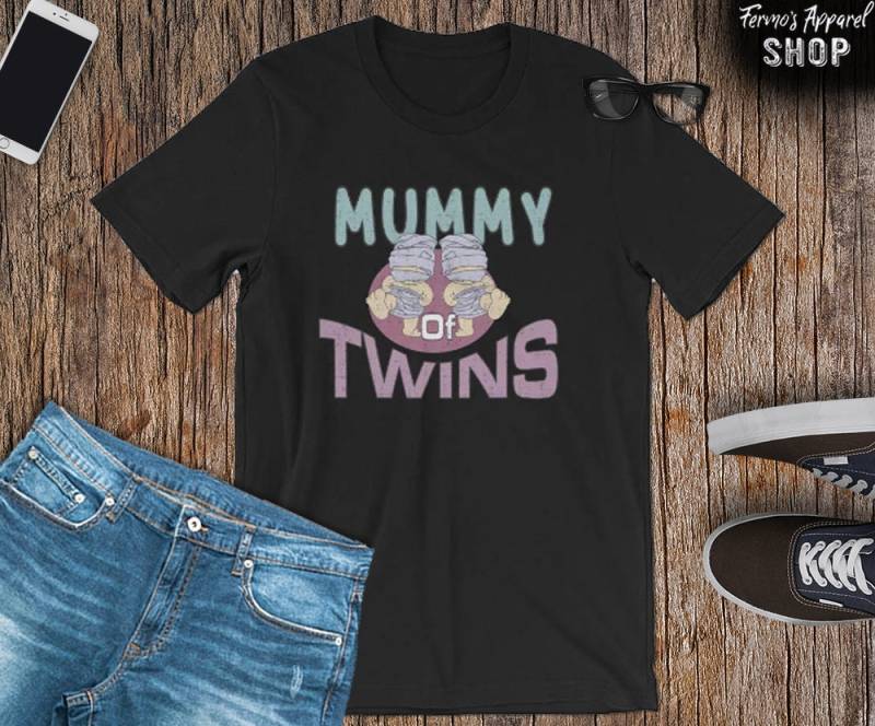 Halloween T-Shirt Für Mama Von Zwillingen. Mutter Zwillingen Oder Schwanger Mit Zwillingen, Süße Design, Zwei Kleine Mumien Zwillinge, Shirt Sie von FermosApparelShop