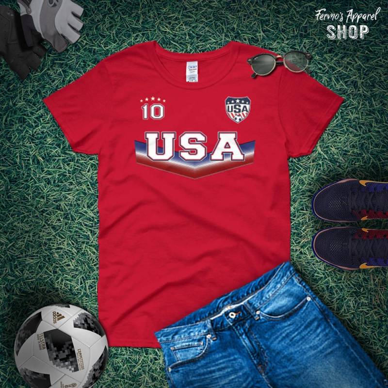 Usa Frauen Fussball T-Shirt - Uswnt Nummer 10 von FermosApparelShop
