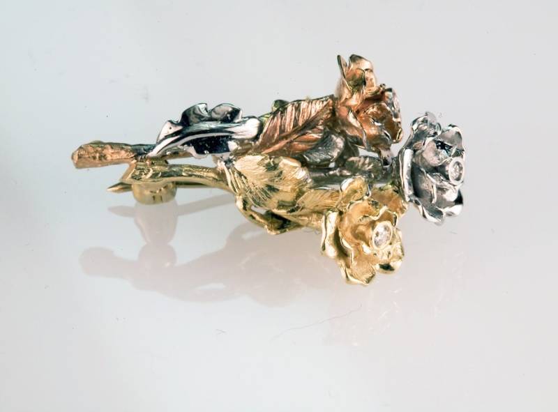 Dreifache Rose Brosche - Aus Recyceltem 18K Gold von FernandoJewelry