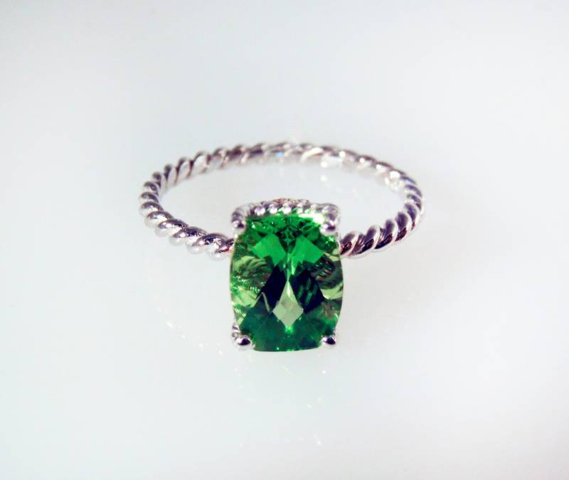 Peridot Mod Eco Verlobungsring - in 14K Gold von FernandoJewelry