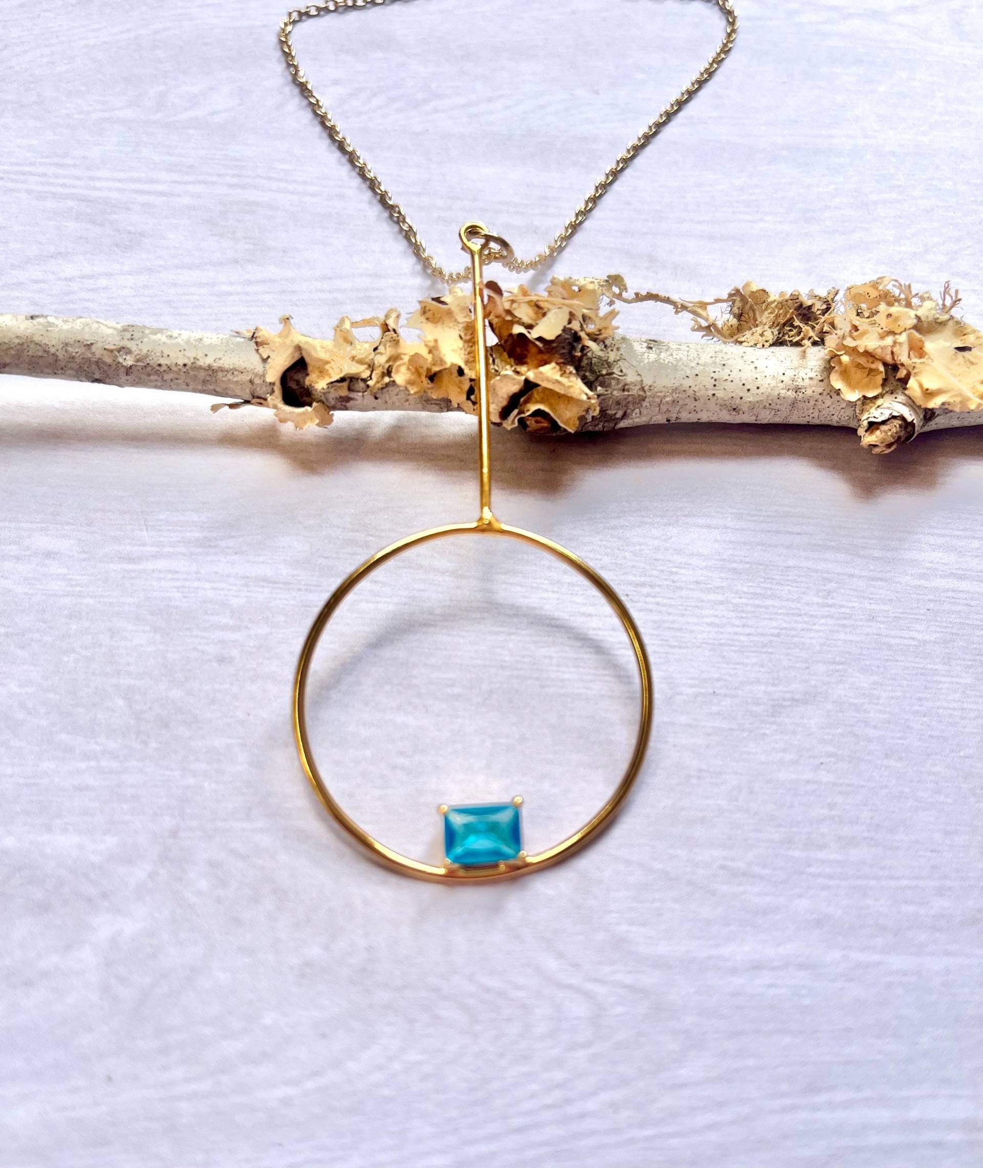 Blautopas Halskette // Kreisförmige Gold-Edelsteinkette Topas Gold-Halskette Statement-Halskette Blautopas Halskette // Kreisförmige Gold-Edelsteinkette Topas Gold-Halskette Statement-Halskette von Fernhomeandfashion