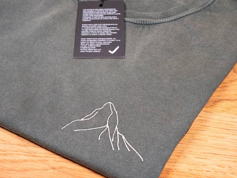 T-Shirt Matterhorn, Alpen, Minimalistisch Besticktes T-Shirt, Nachhaltiges Klettern T-Shirt Matterhorn, Alpen, Minimalistisch Besticktes T-Shirt, Nachhaltiges Klettern von FernwehClothes