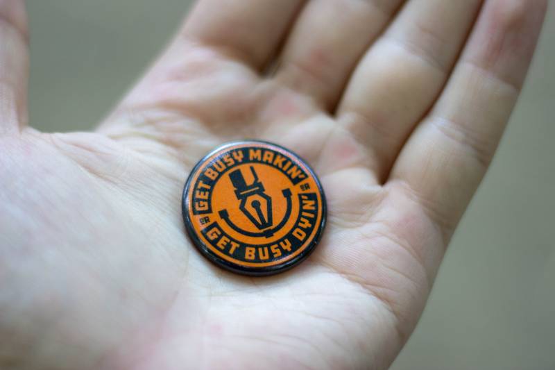 1, 25" Beschäftigt, Makin " Oder Bekommen Beschäftigt Dyin' Pin Button von FerratoDesignCo