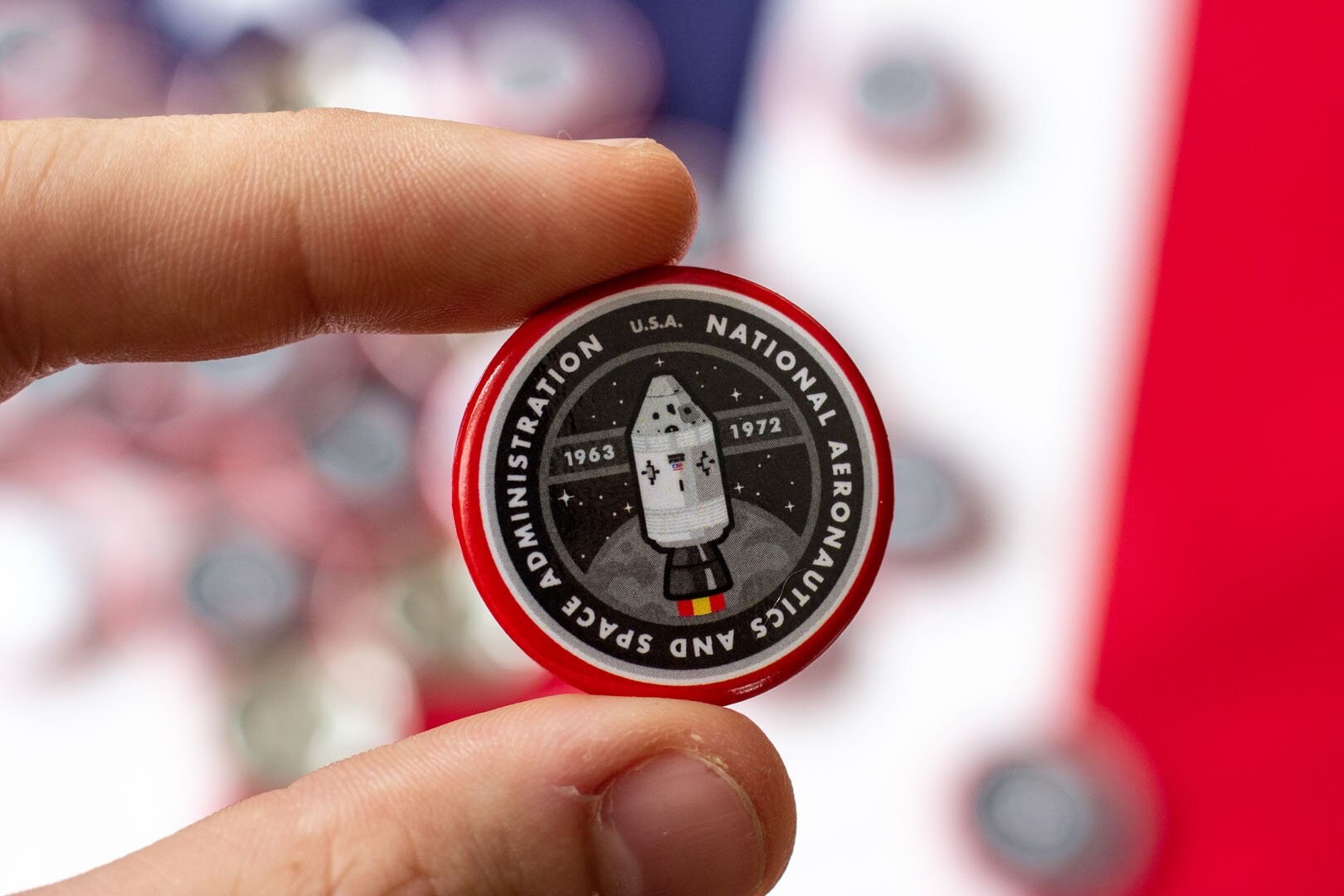 Nasa Apollo Mission Hommage Button | 1963-1972 1, 25" Nasa Apollo Mission Hommage Button | 1963-1972 1, 25" von FerratoDesignCo