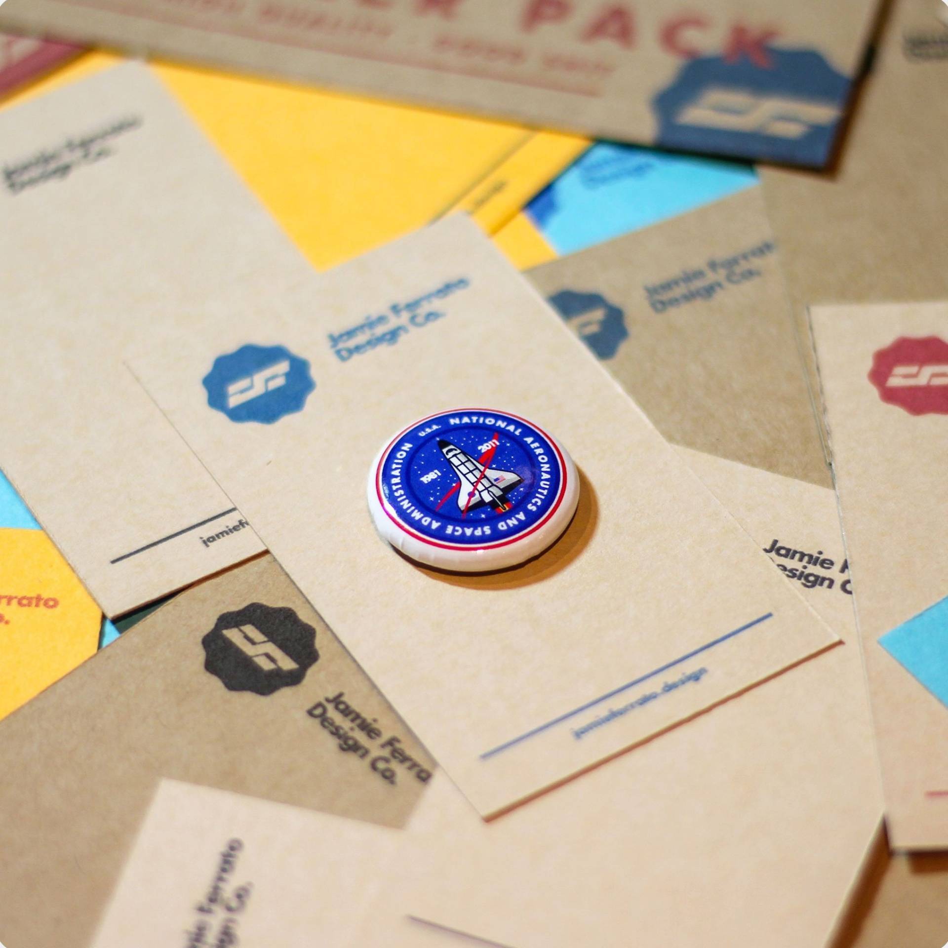 Nasa Space Shuttle Programm Hommage Pinback Button | 1981-2011 Nasa Space Shuttle Programm Hommage Pinback Button | 1981-2011 von FerratoDesignCo