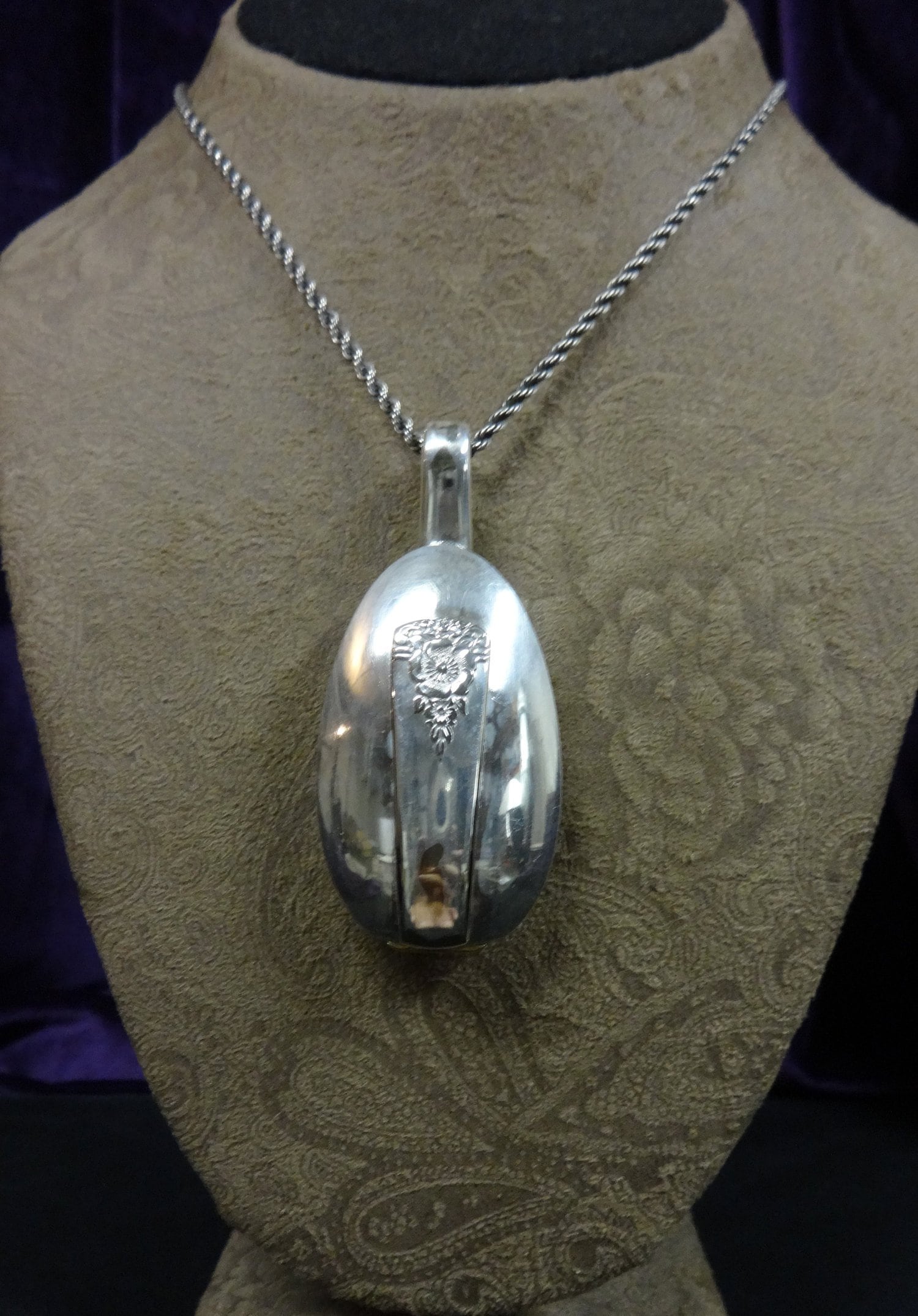 Florale Musterlocket Florale Musterlocket von FerretsFineArts
