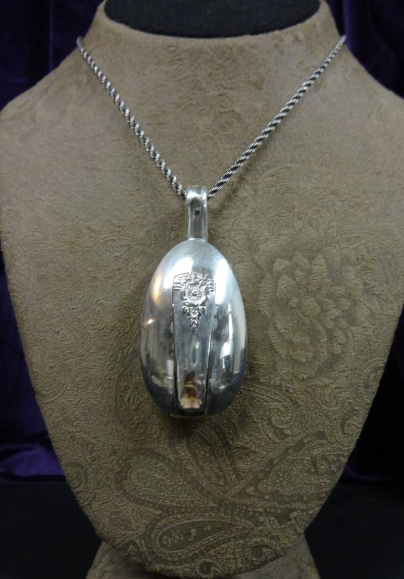 Florale Musterlocket Florale Musterlocket von FerretsFineArts