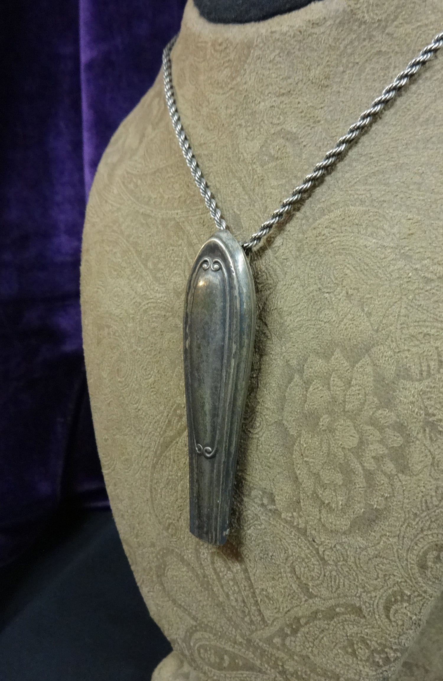 Gothic Sarg Medaillon - Vintage Upcycle Gothic Sarg Medaillon - Vintage Upcycle von FerretsFineArts
