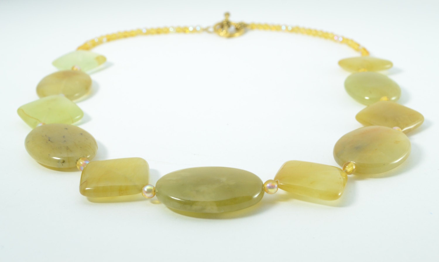 Grün Und Bernstein - Kette Aus Jade Mit Topas Glasperlen Regenbogen Soocho Grün Und Bernstein - Kette Aus Jade Mit Topas Glasperlen Regenbogen Soocho von FerryLaneSelection
