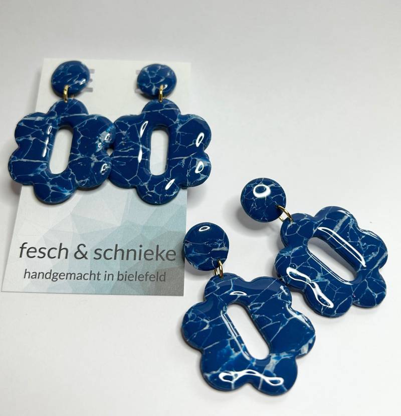 Blauer Ohrschmuck Aus Polymerclay, Leicht Und Dekorativ, Nickelfrei Blauer Ohrschmuck Aus Polymerclay, Leicht Und Dekorativ, Nickelfrei von FeschSchniekeSchmuck