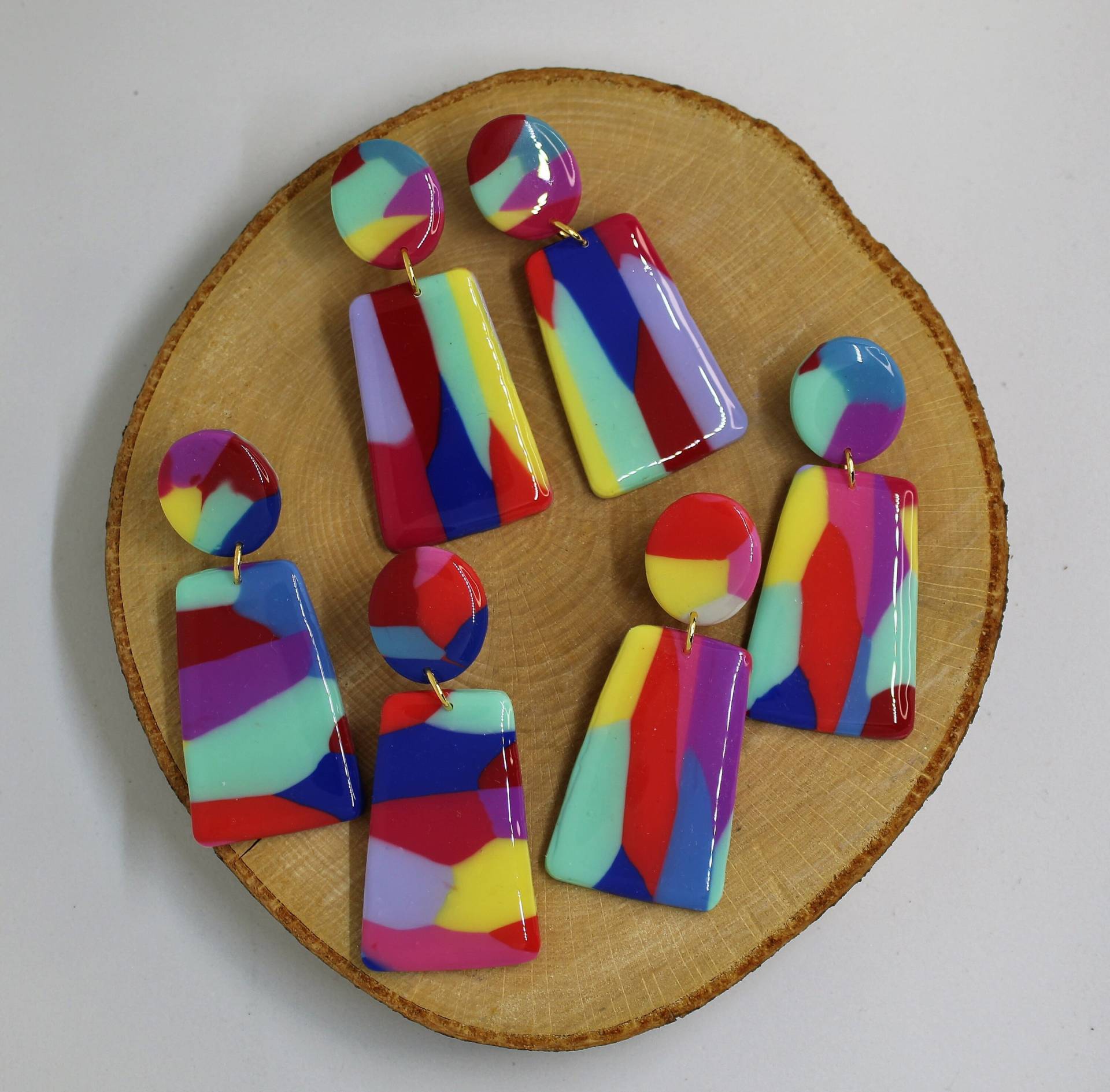 Bunter Ohrschmuck Aus Polymerclay, Leicht Und Dekorativ, Nickelfrei von FeschSchniekeSchmuck