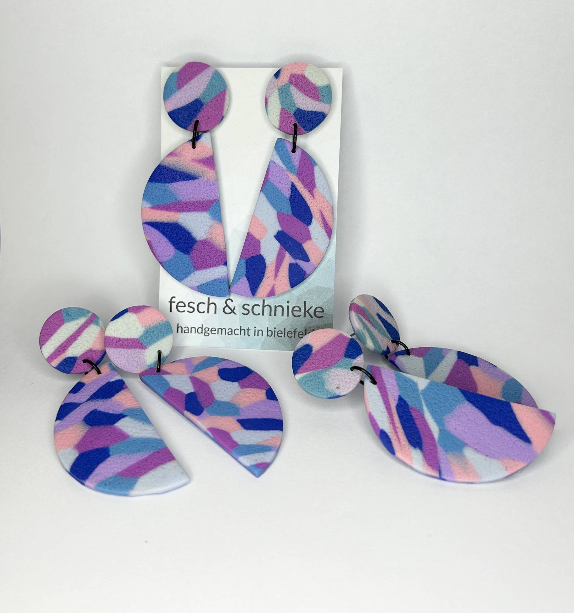Bunter Ohrschmuck Aus Polymerclay, Leicht Und Dekorativ, Nickelfrei von FeschSchniekeSchmuck