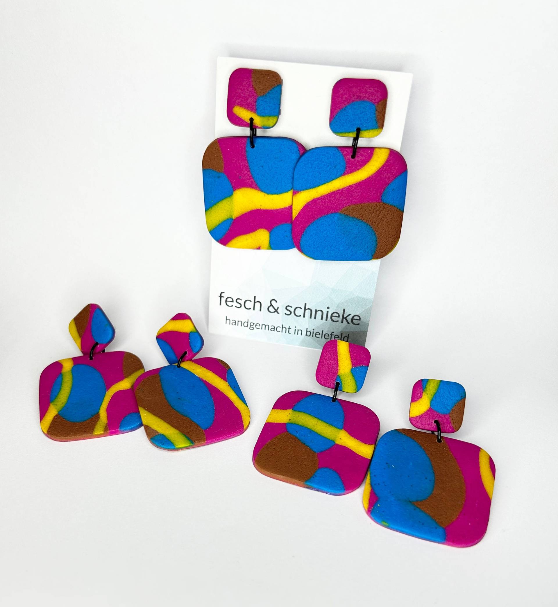 Bunter Ohrschmuck Aus Polymerclay, Leicht Und Dekorativ, Nickelfrei von FeschSchniekeSchmuck
