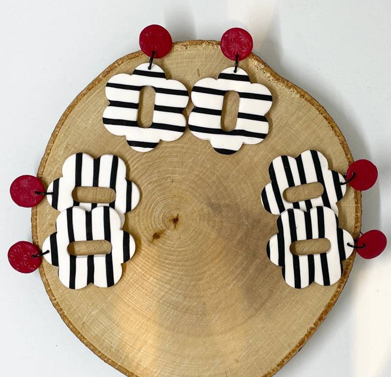 Gestreifter Ohrschmuck Aus Polymerclay, Leicht Und Dekorativ, Nickelfrei Gestreifter Ohrschmuck Aus Polymerclay, Leicht Und Dekorativ, Nickelfrei von FeschSchniekeSchmuck