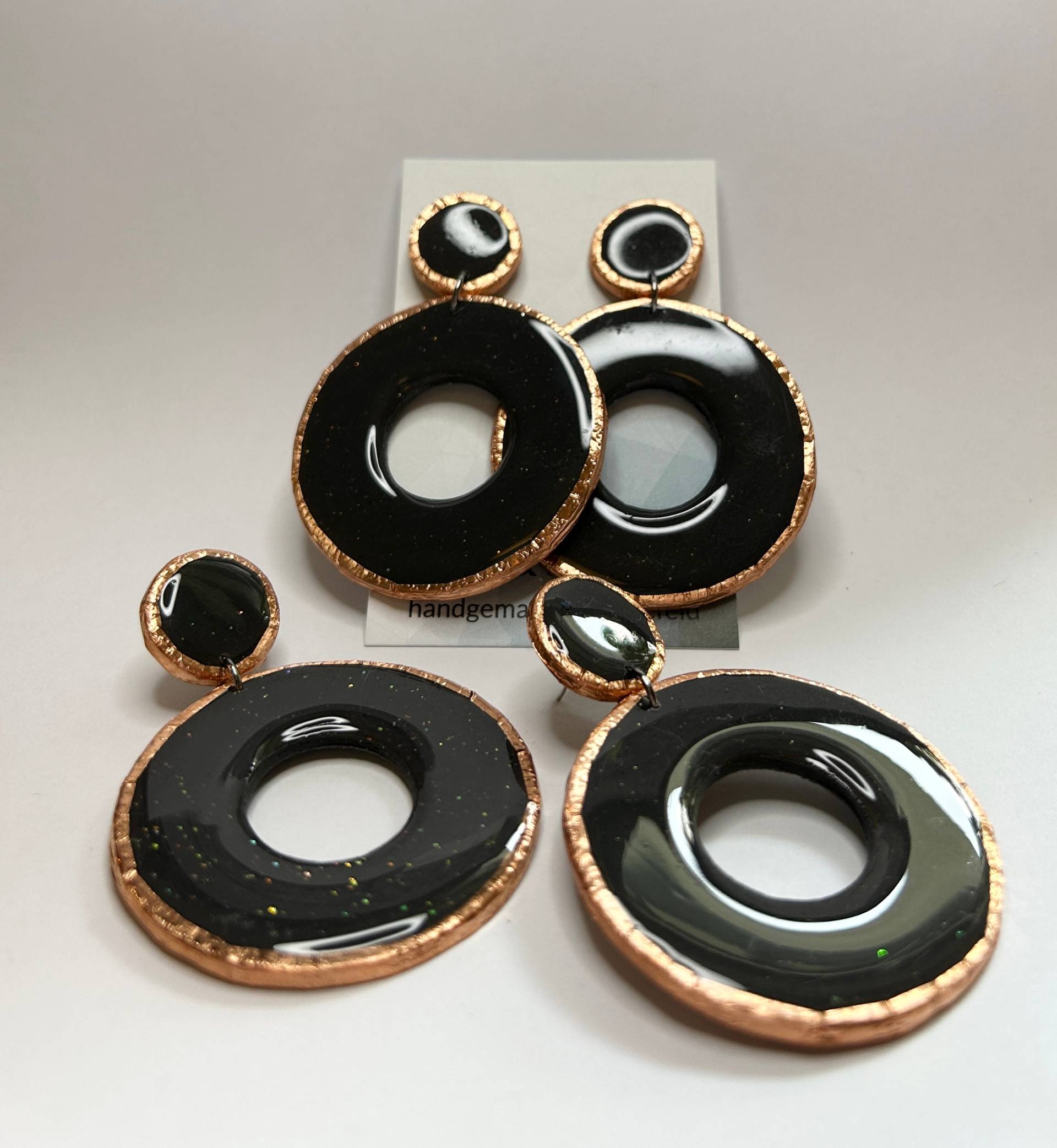 Große Ohrhänger, Schwarz Mit Kupfer von FeschSchniekeSchmuck