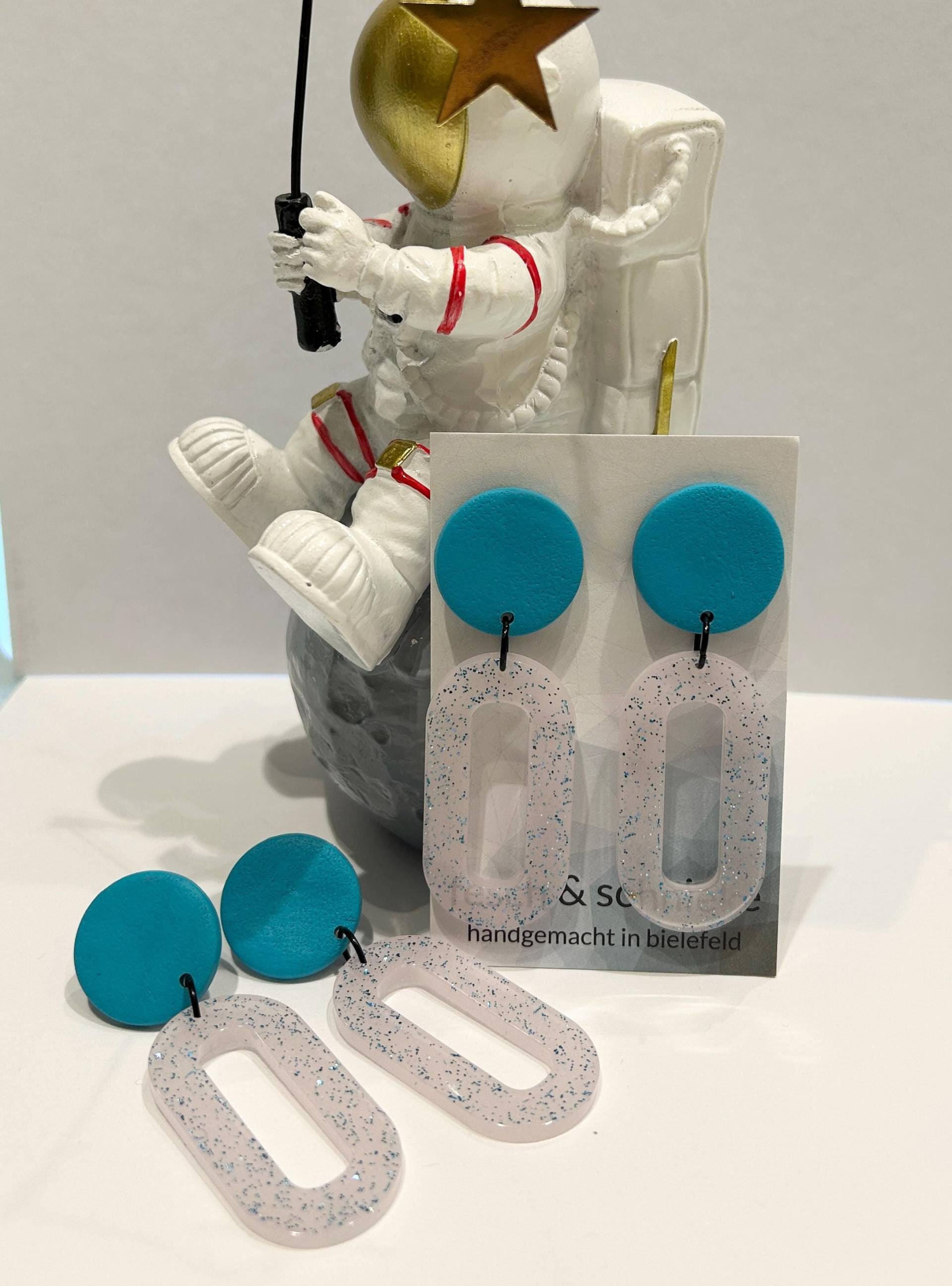 Großer Ohrschmuck Türkisblau Und Glitzer, Polymerclay, Resin von FeschSchniekeSchmuck