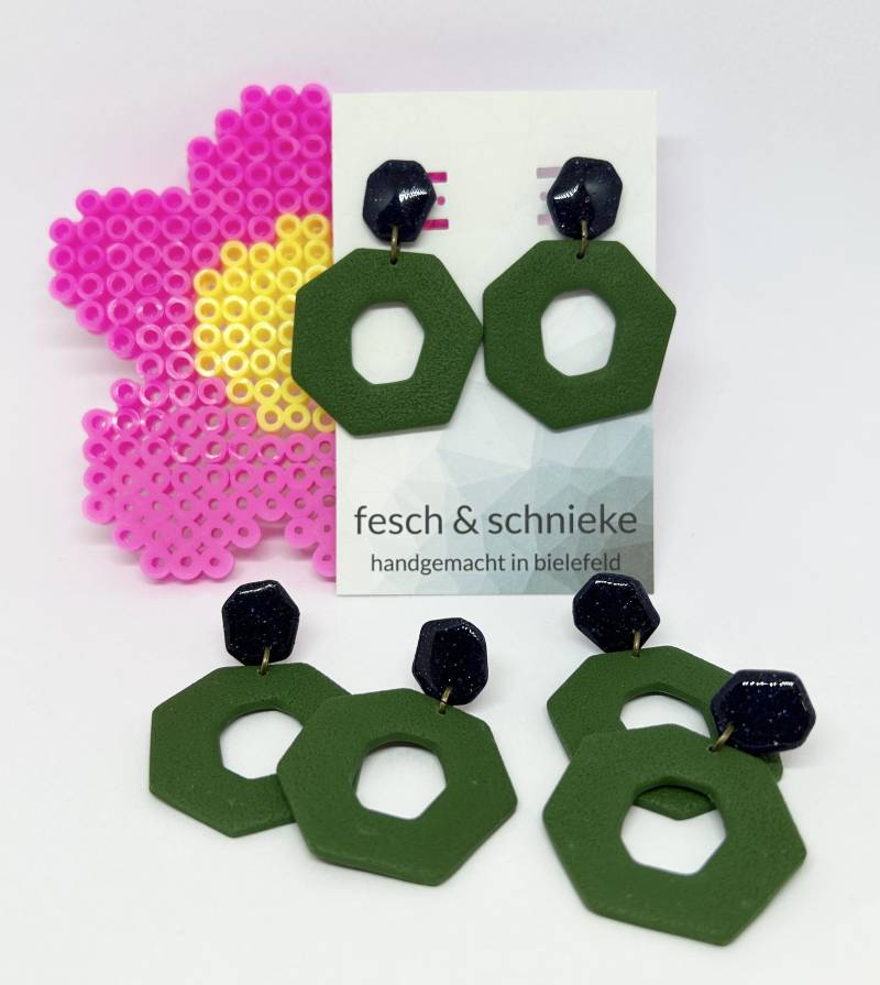 Grün-Blauer Ohrschmuck Aus Polymerclay, Leicht Und Dekorativ, Nickelfrei Grün-Blauer Ohrschmuck Aus Polymerclay, Leicht Und Dekorativ, Nickelfrei von FeschSchniekeSchmuck