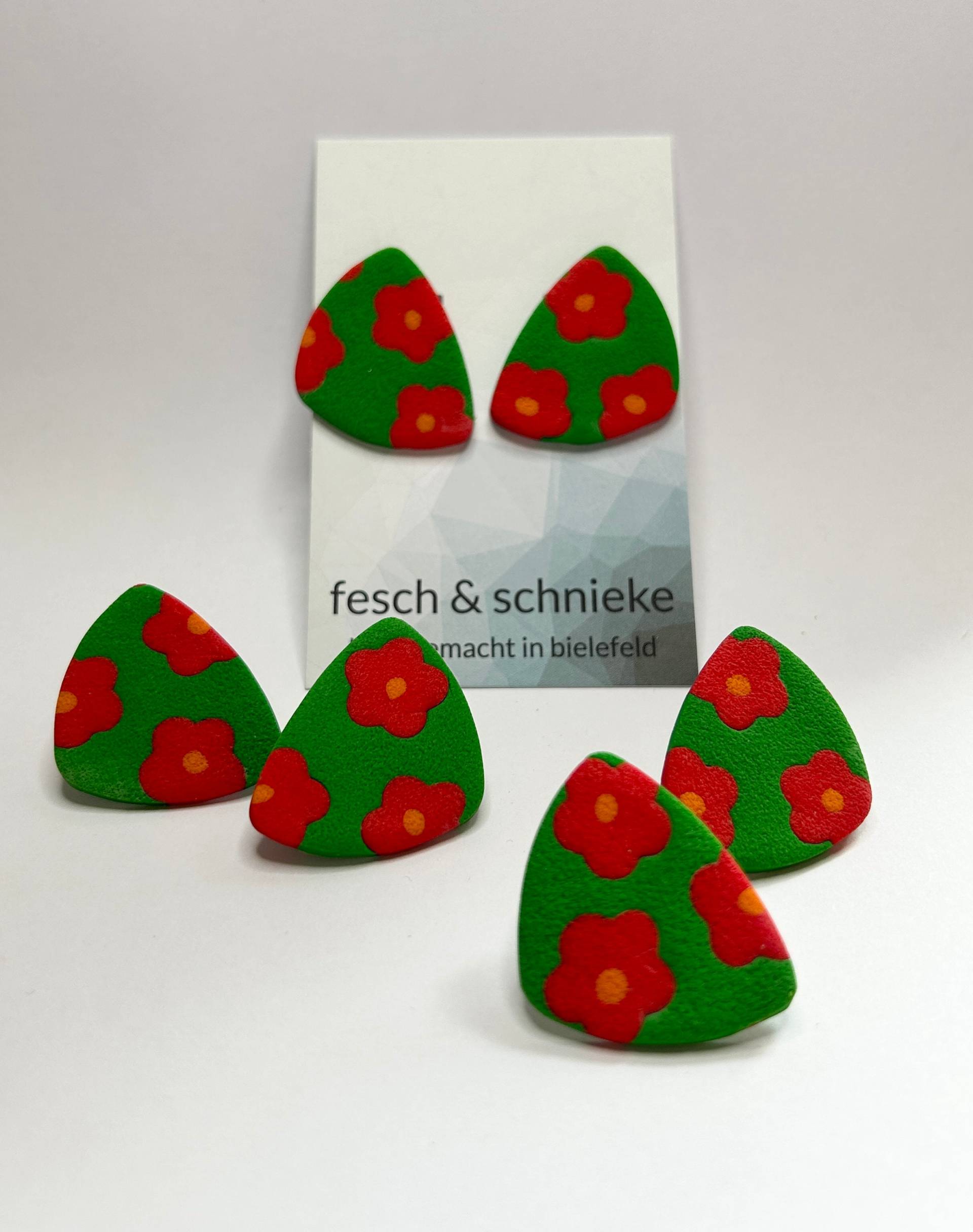 Grüne Ohrstecker Mit Blumen, Nickelfrei von FeschSchniekeSchmuck