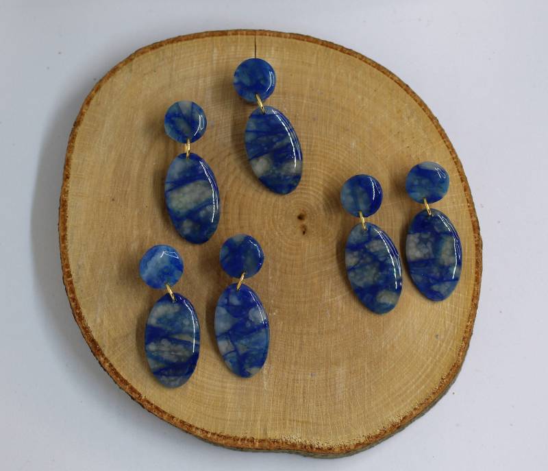 Marmorierter Ohrschmuck Aus Polymerclay, Leicht Und Dekorativ, Nickelfrei Marmorierter Ohrschmuck Aus Polymerclay, Leicht Und Dekorativ, Nickelfrei von FeschSchniekeSchmuck
