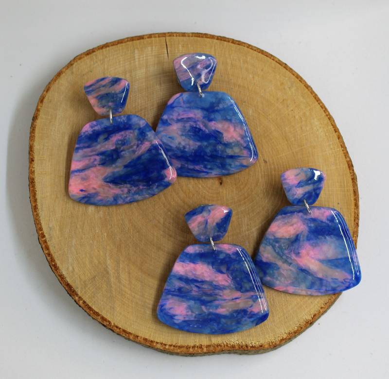 Marmorierter Ohrschmuck Aus Polymerclay, Leicht Und Dekorativ, Nickelfrei Marmorierter Ohrschmuck Aus Polymerclay, Leicht Und Dekorativ, Nickelfrei von FeschSchniekeSchmuck