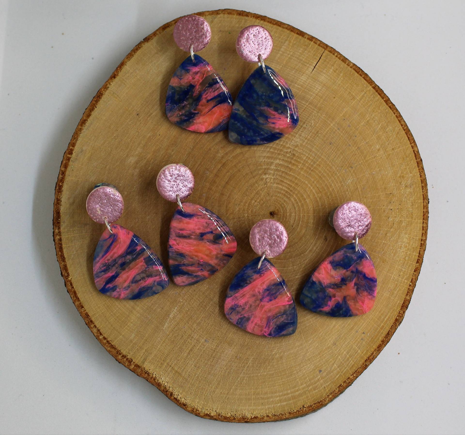Marmorierter Ohrschmuck Aus Polymerclay, Leicht Und Dekorativ, Nickelfrei von FeschSchniekeSchmuck
