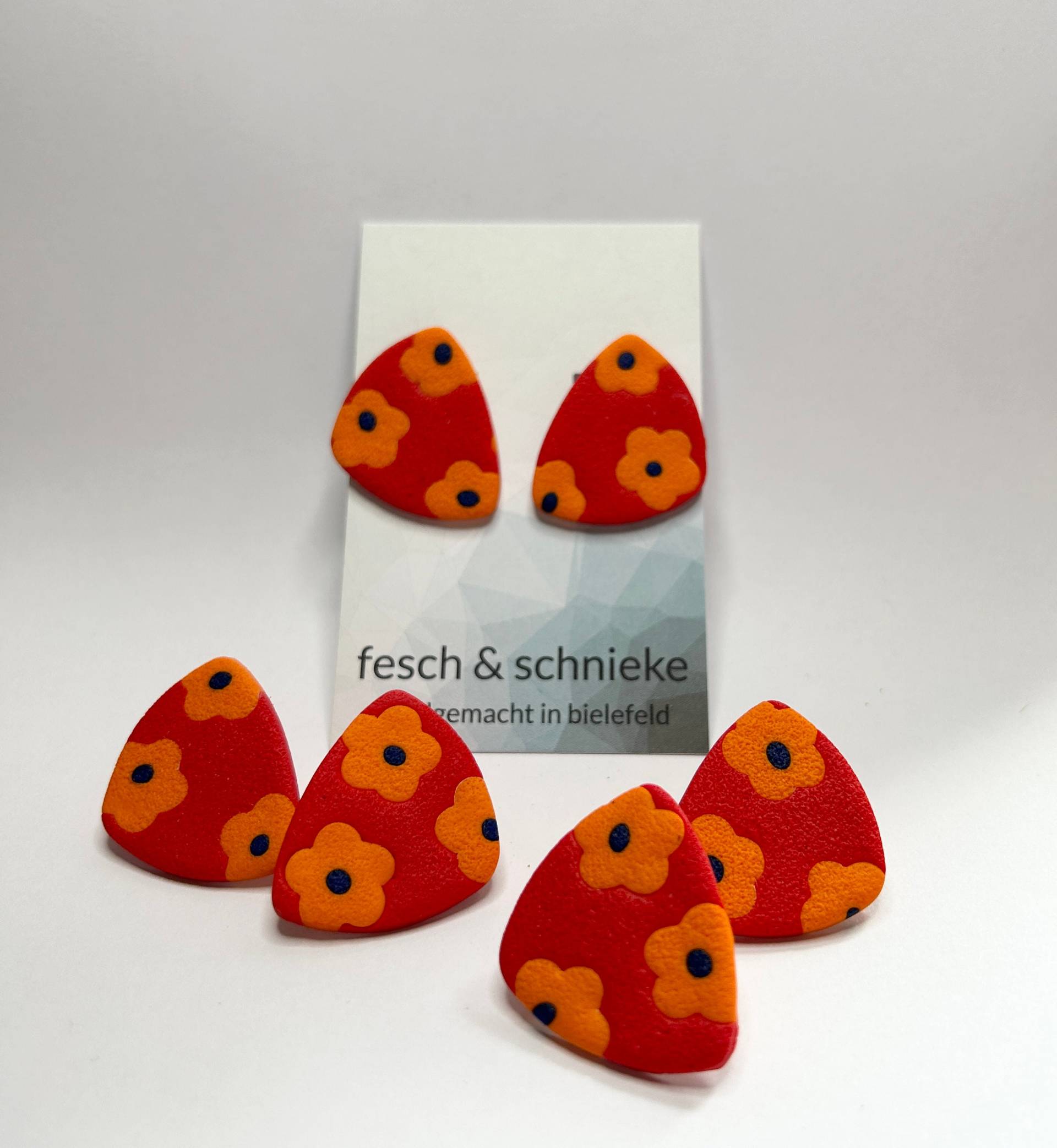 Rote Ohrstecker Mit Blumen, Nickelfrei von FeschSchniekeSchmuck
