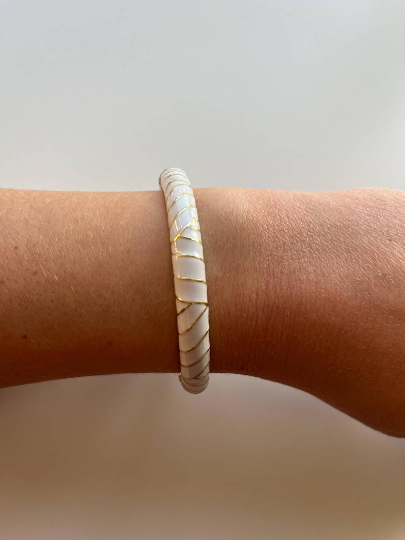 Schlichtes Damen Armband Armreif Spange Emaille Optik Handbemalt Gold Weiß Mit Schnappverschluss Neu von Feshkimo