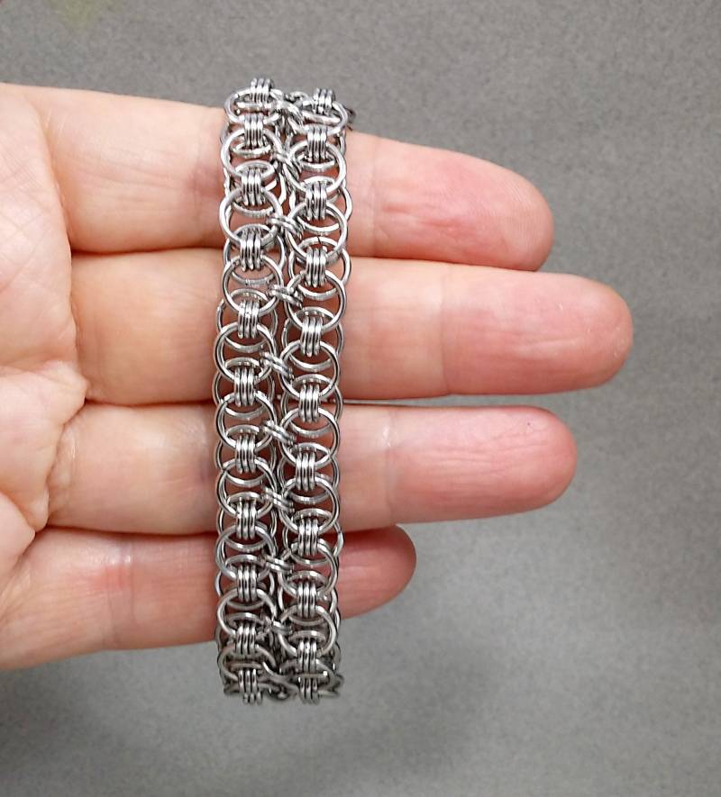 Edelstahl Helms Chainmaille Armband, Unisex Silber Metall Schmuck, Geschenk Für Sie Oder Ihn von FestiJe