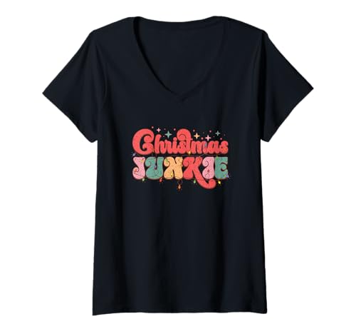 Damen Weihnachtsjunkie Festlicher Typografie-Spaß T-Shirt mit V-Ausschnitt Damen Weihnachtsjunkie Festlicher Typografie-Spaß T-Shirt mit V-Ausschnitt von Festive Holiday Season Celebration Enthusiasts
