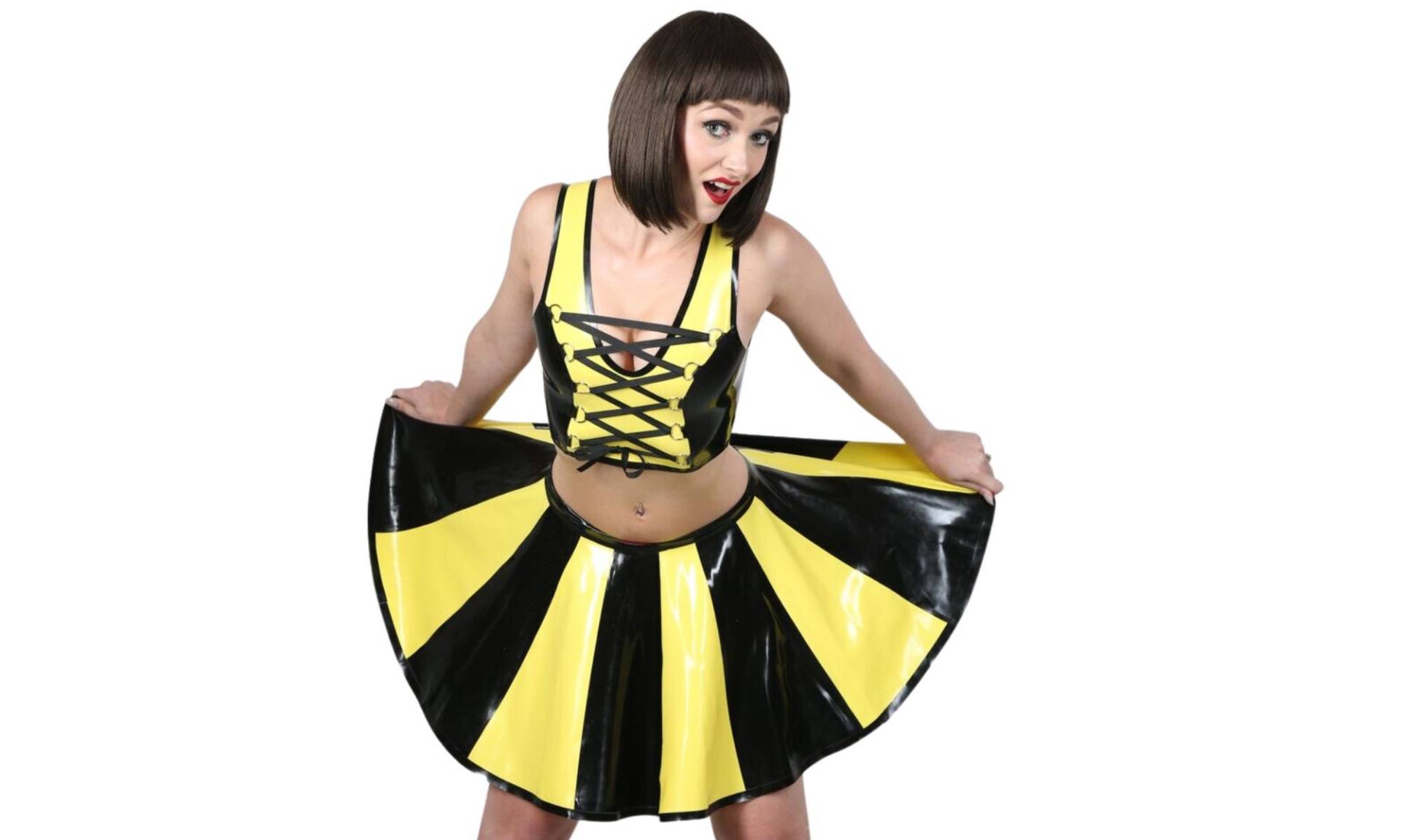 Ausgestellter Kurzer Sunray Skater Rock von FetasiaLatex