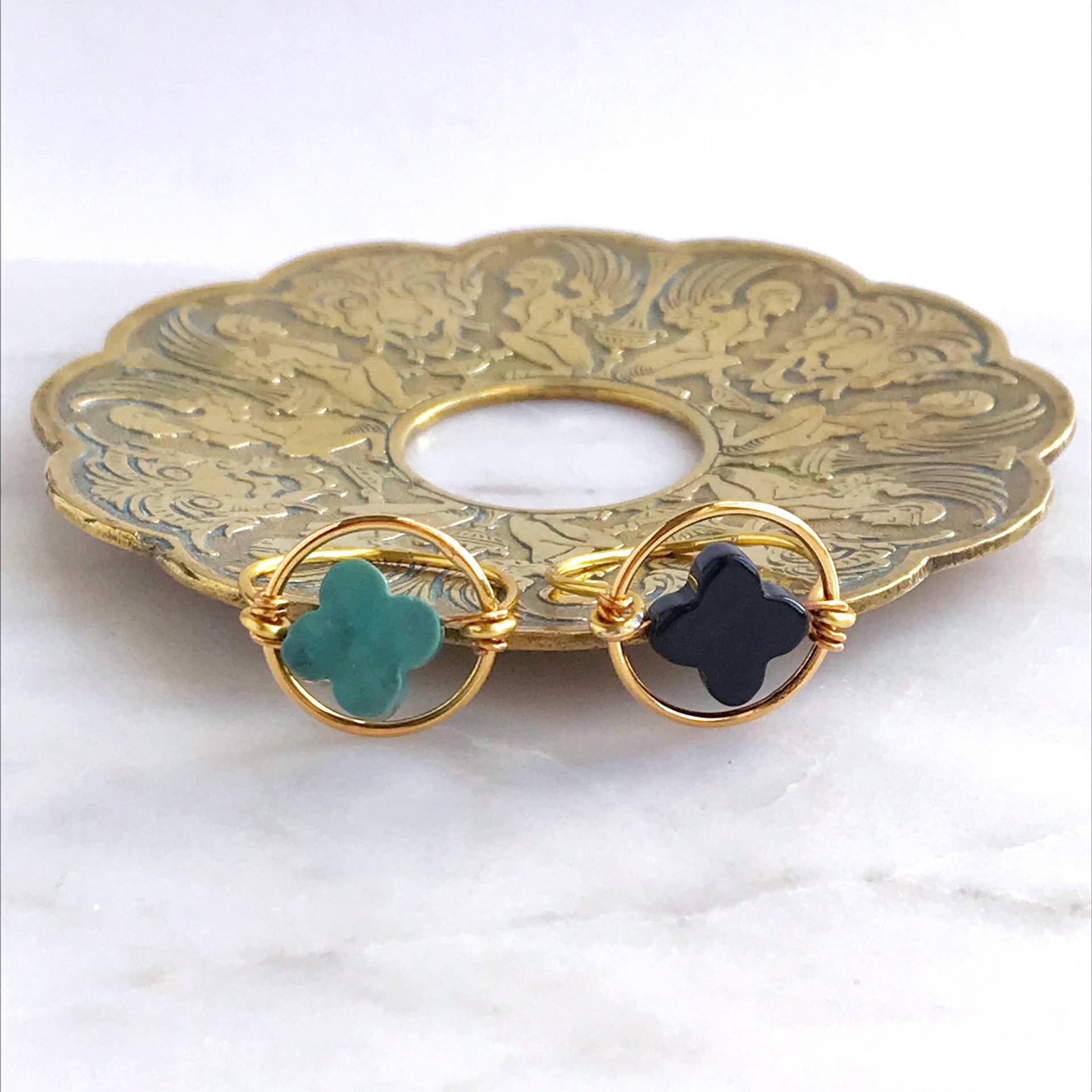 Clover-Kreisring Und Türkisfarbener Kleestein, Vergoldet Clover-Kreisring Und Türkisfarbener Kleestein, Vergoldet von FetichesCollection