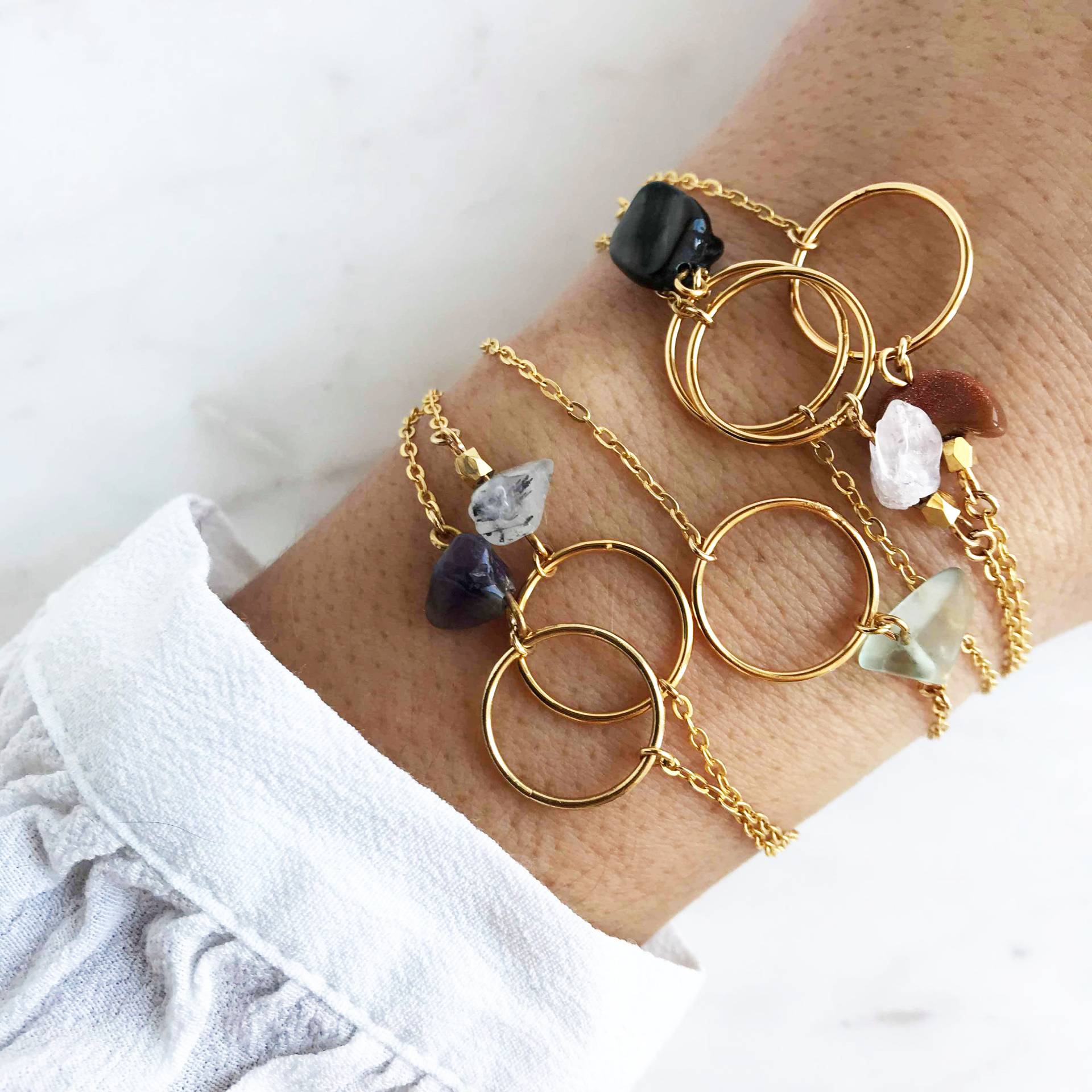Equilibre-Kreisarmband Und Feine Kette Achat-Edelstein, Sonnenstein, Vergoldet Equilibre-Kreisarmband Und Feine Kette Achat-Edelstein, Sonnenstein, Vergoldet von FetichesCollection