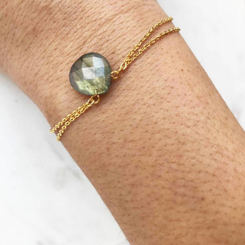 Labra Tropfenarmband Aus Labradorit Und Glänzender Doppelkette, Vergoldet Labra Tropfenarmband Aus Labradorit Und Glänzender Doppelkette, Vergoldet von FetichesCollection