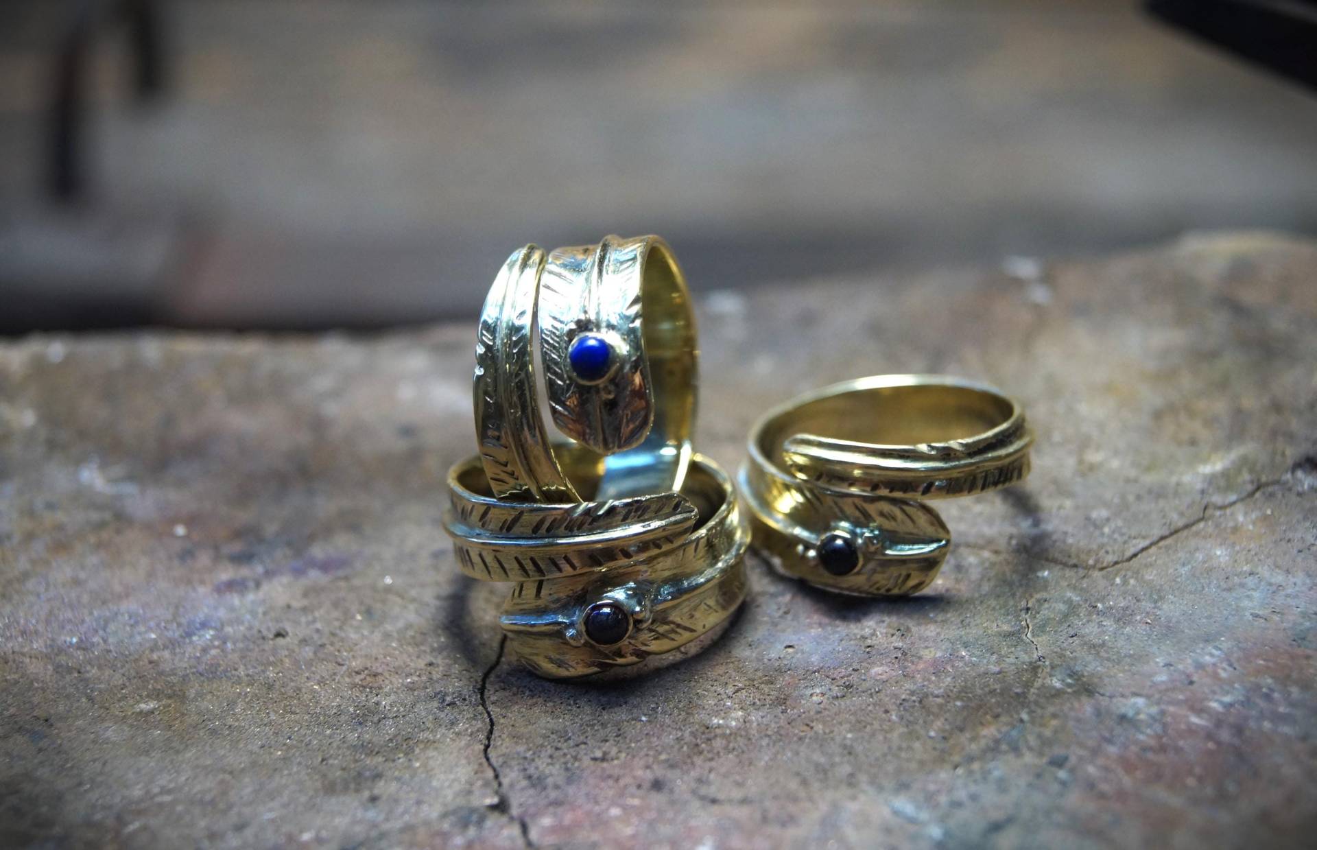 Federring Aus Bronze Mit Stein Federring Aus Bronze Mit Stein von Feuerschmuck