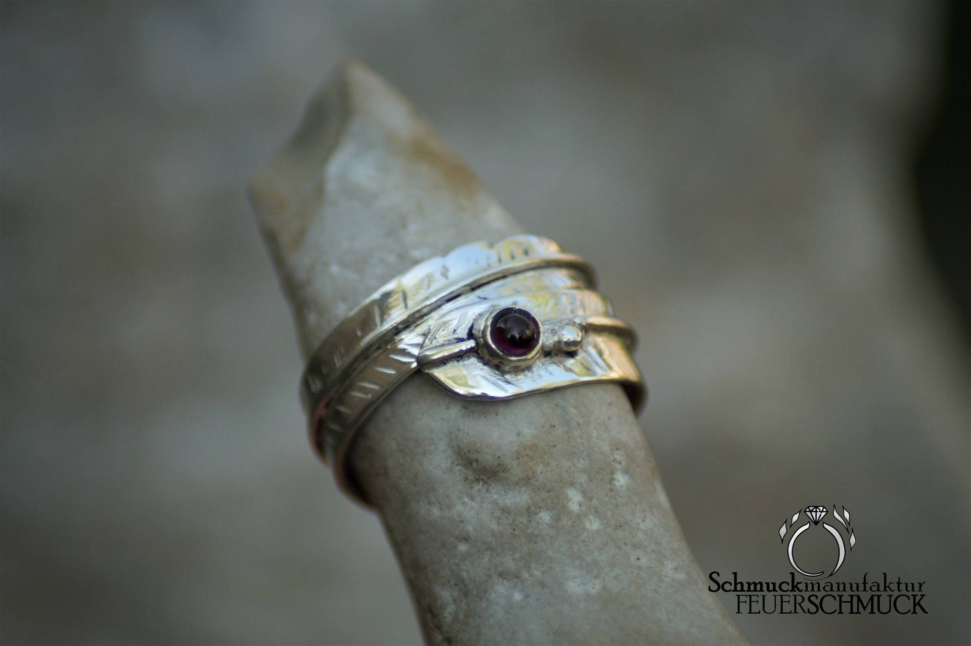 Ring Mit Granat | Größenverstellbar Ring Mit Granat | Größenverstellbar von Feuerschmuck
