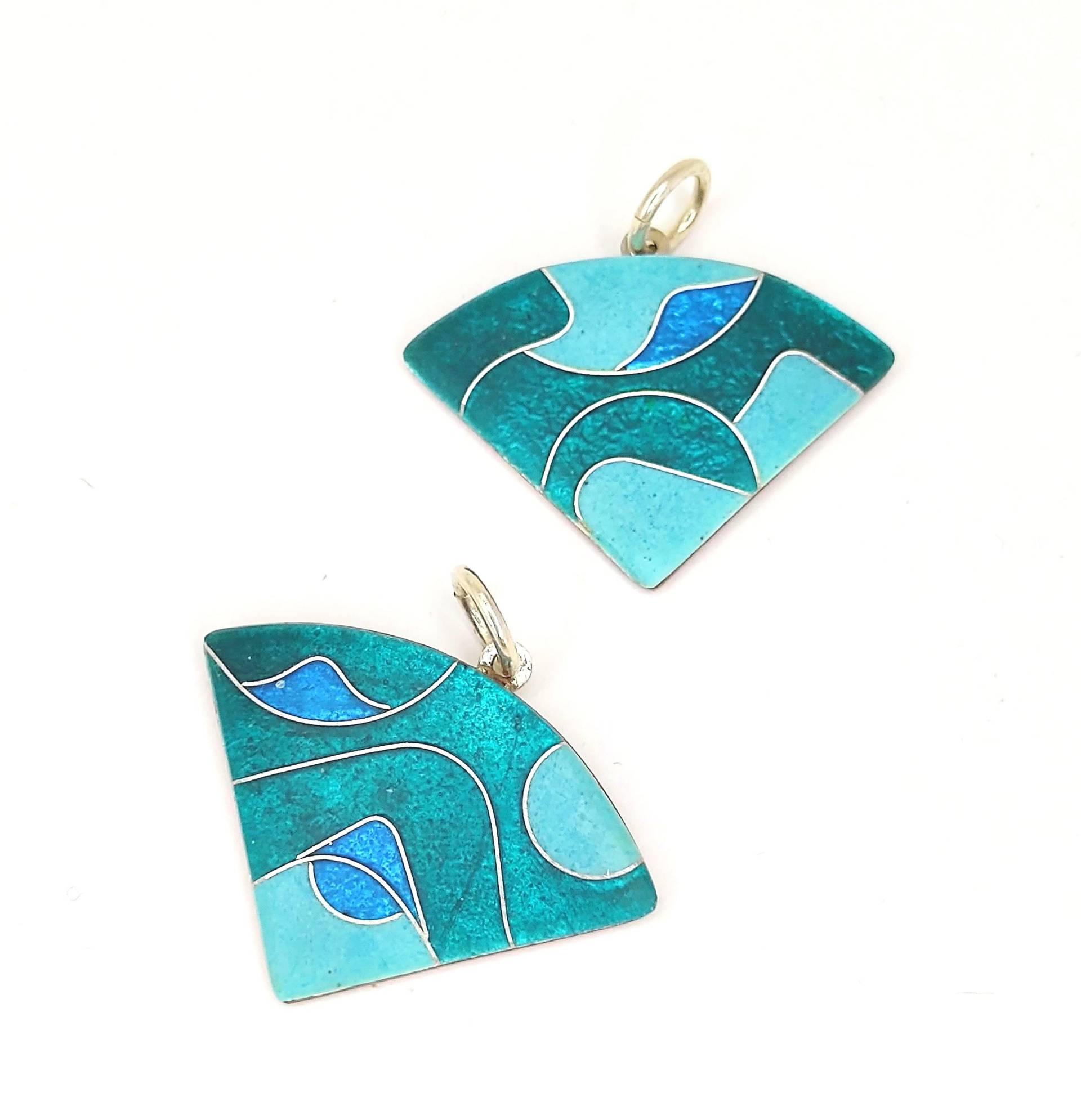 Anhänger Dreieck Mit Emaille in Türkis Und Silberdsrahtmuster Geschenk Für Die Freundin Unikatschmuck Damenschmuck Emailleschmuck Handarbeit von FeuerschmuckSander