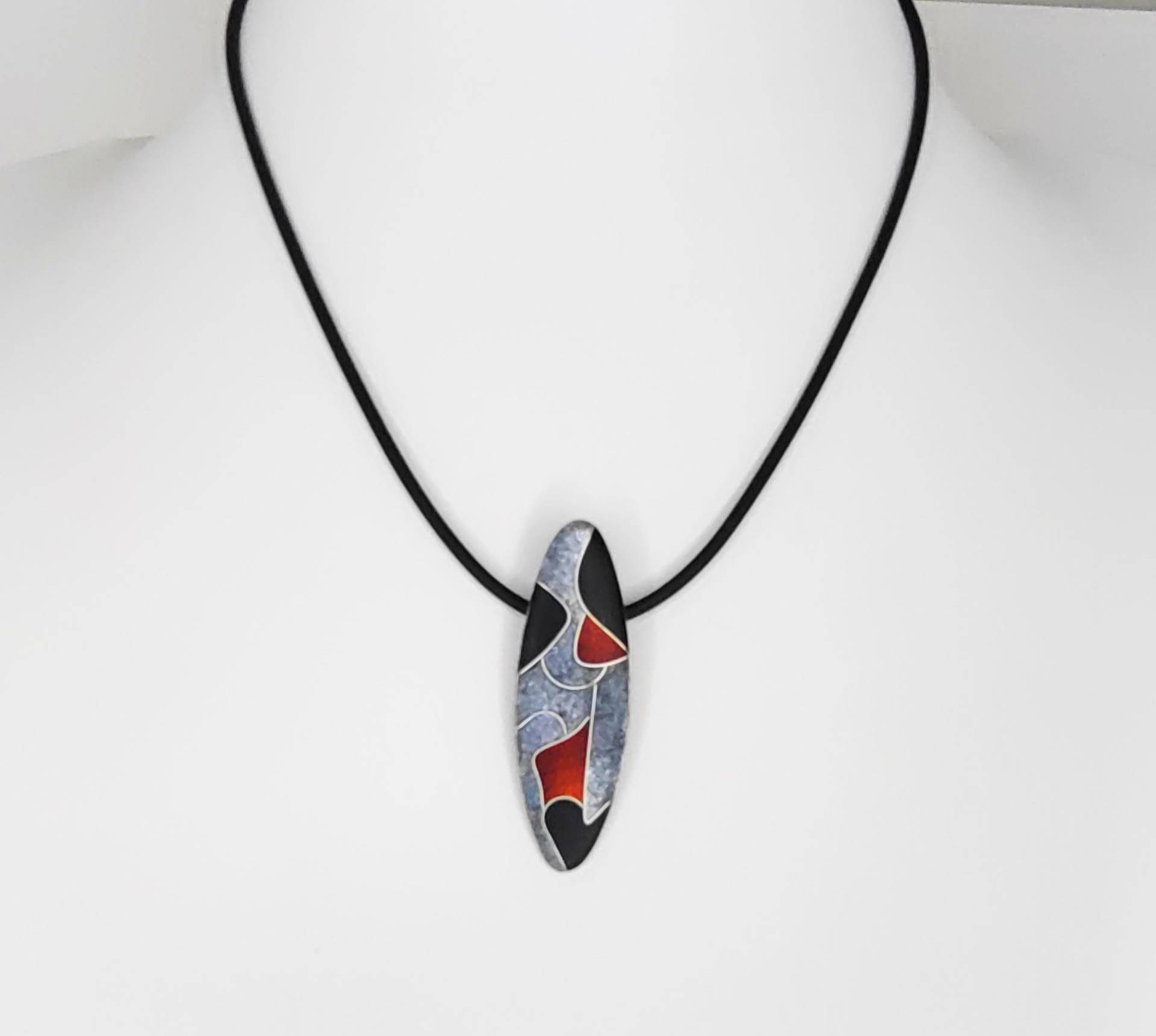 Anhänger Oval Mit Emaille in Schwarz Grau Rot Und 925Er Silberdraht Muster Emailleschmuck Unikatschmuck Handarbeit Geschenk Zum Geburtstag von FeuerschmuckSander