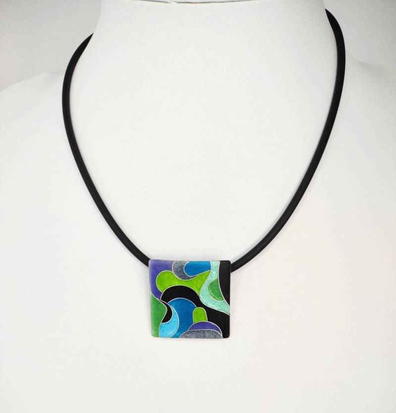 Emaille-Anhänger Quadrat Bunt Schwarz Blau Grau Grün Lila Handarbeit Geburtstag Emailleschmuck Unikatschmuck Geschenk Für Die Liebste von FeuerschmuckSander