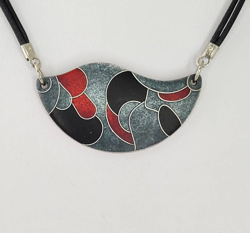 Emaille-Anhänger Schwarz-Grau-Rot Gewölbt Mit Lederband Und Matter Oberfläche Komplett Geschenk Für Die Mutter Weihnachten Unikatschmuck von FeuerschmuckSander