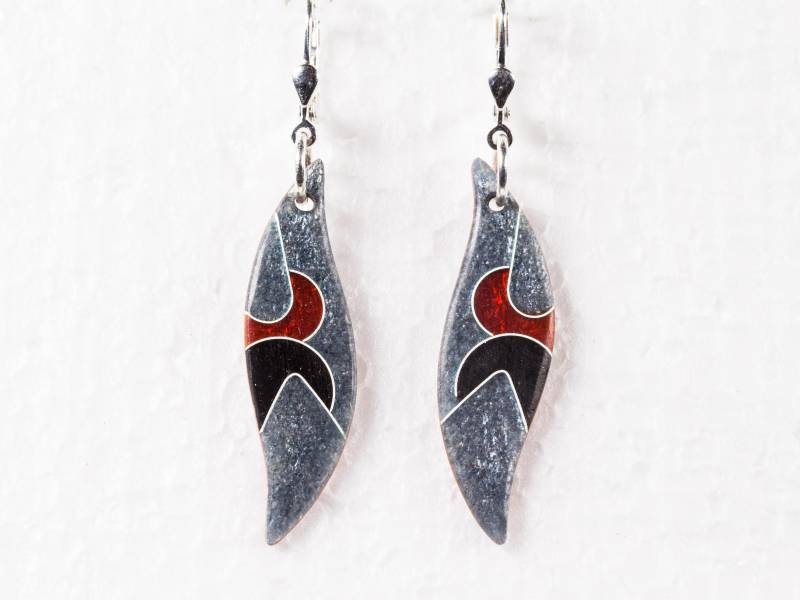 Emaille-Ohrhänger in Schwarz-Grau-Rot, Matte Oberfläche, Handgefertigt, Klappbrisur 925Er Silber, Geschenk Für Die Freundin, Weihnachten von FeuerschmuckSander