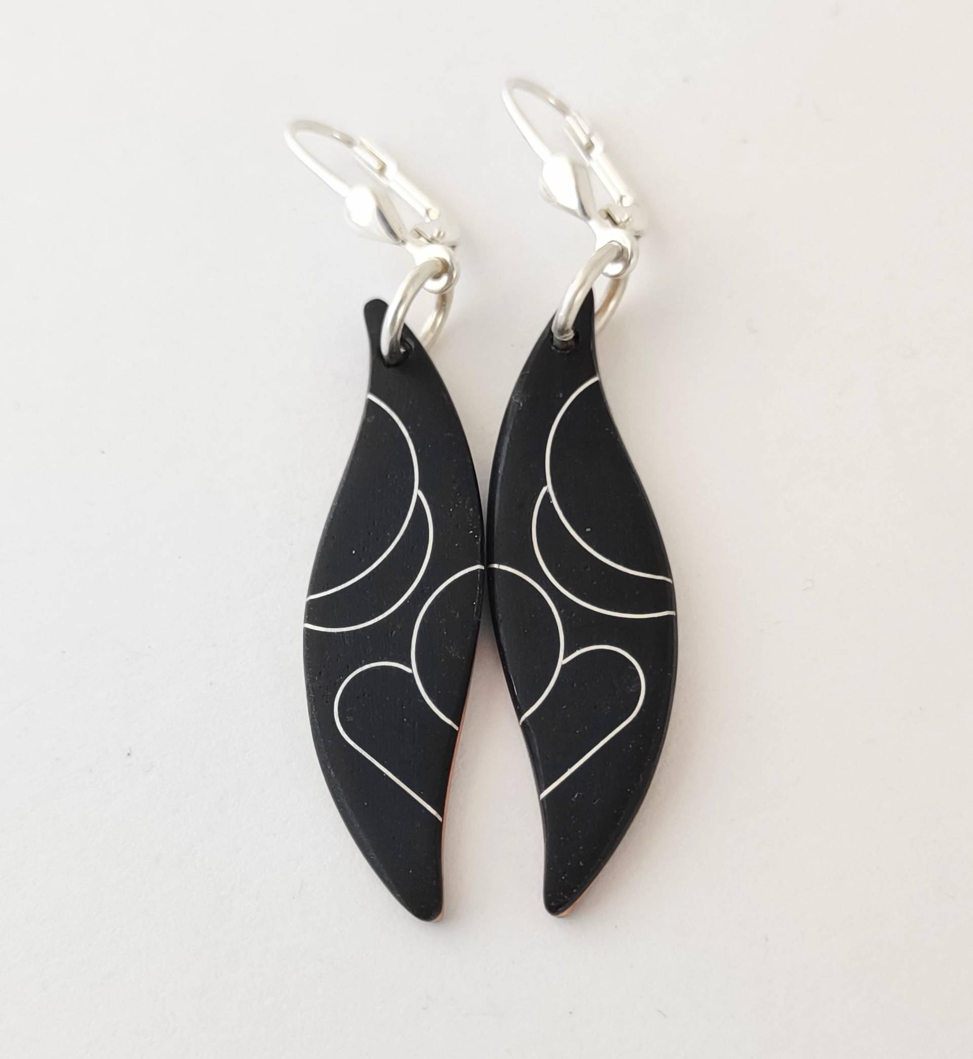 Ohrhänger Mit Emaille in Schwarz 925Er Silberdraht Wellig Emailleschmuck Unikatschmuck Geschenk Für Die Freundin Handarbeit Geburtstag von FeuerschmuckSander