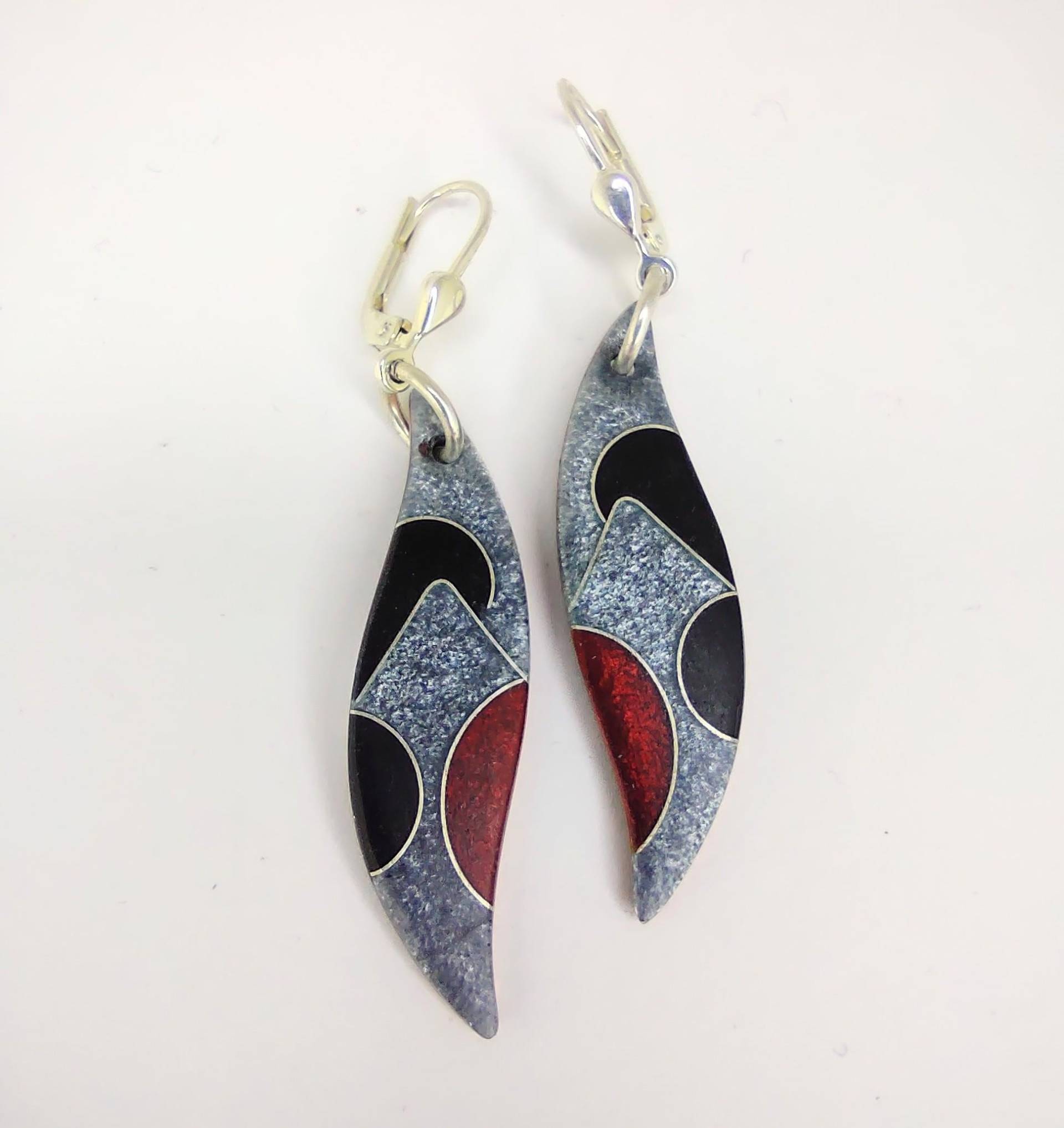 Ohrhänger Mit Emaille in Schwarz-Grau-Rot Handarbeit Unikatschmuck Kunsthandwerk Geschenk Zum Geburtstag Emailleschmuck Ohrringe von FeuerschmuckSander