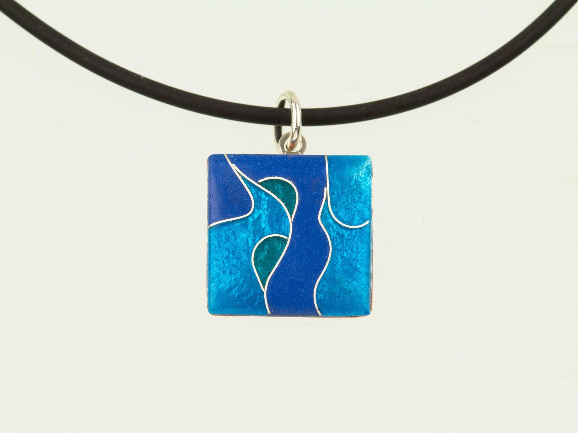 Quadrat Oder Halbkreis Anhänger Mit Emaille in Blau Türkis Und 925Er Silberdraht Geschenk Für Die Freundin Emailleschmuck Unikatschmuck Quadrat Oder Halbkreis Anhänger Mit Emaille in Blau Türkis Und 925Er Silberdraht Geschenk Für Die Freundin Emailleschmuck Unikatschmuck von FeuerschmuckSander