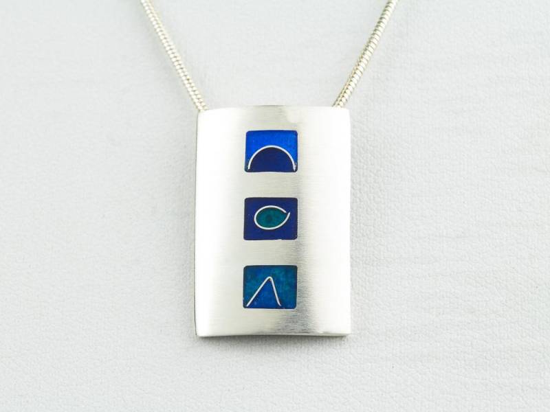 Silberanhänger Mit Emaille in Verschiedenen Blautönen Und Einem Türkis Unikatschmuck Damenschmuck Geschenk Für Die Freundin Emailleschmuck von FeuerschmuckSander