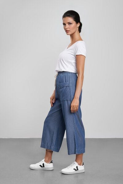 Feuervogl fv-Mar:tha Jogpants | Wide Leg | Cropped | Rubber Waistband | Light Blue Feuervogl fv-Mar:tha Jogpants | Wide Leg | Cropped | Rubber Waistband | Light Blue von Feuervogl