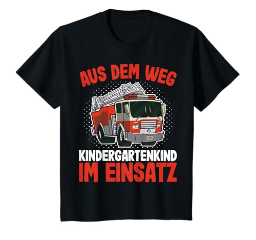 Aus Dem Weg Kindergartenkind im Einsatz | Jungen Feuerwehr T-Shirt von Feuerwehr Geschenke Kindergarten by 83-Tees