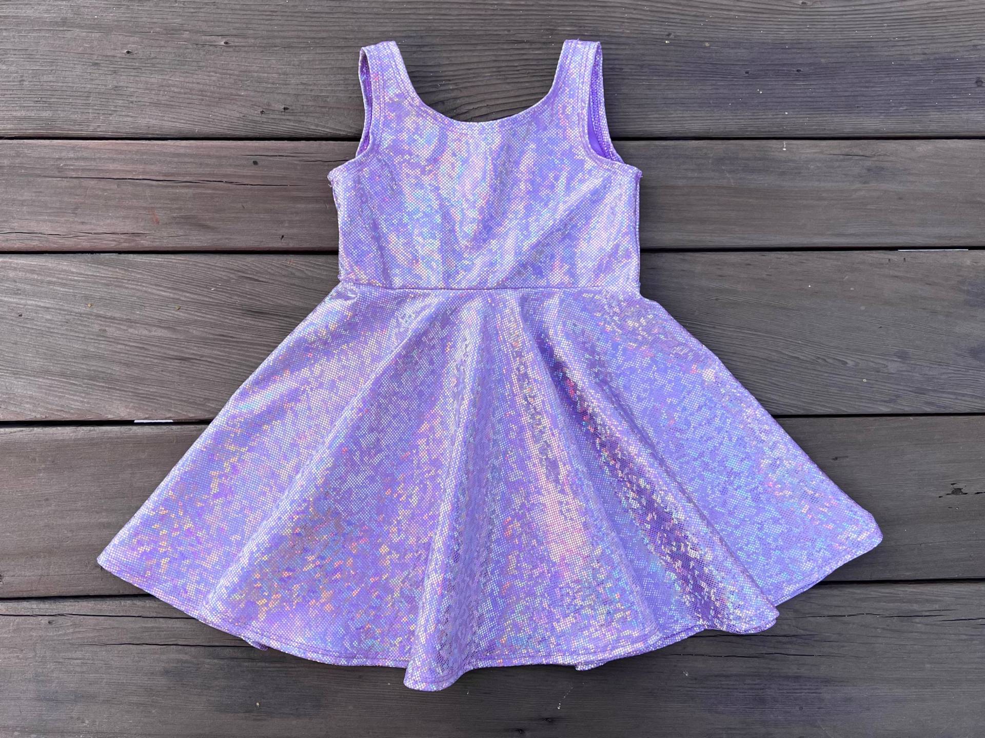 Lavendel Mädchen Twirly Kleid, Sparkly Quick Dry, Handgemacht Von Fi & Me, Voller Tellerrock, Badeanzug Stoff von FiandMe